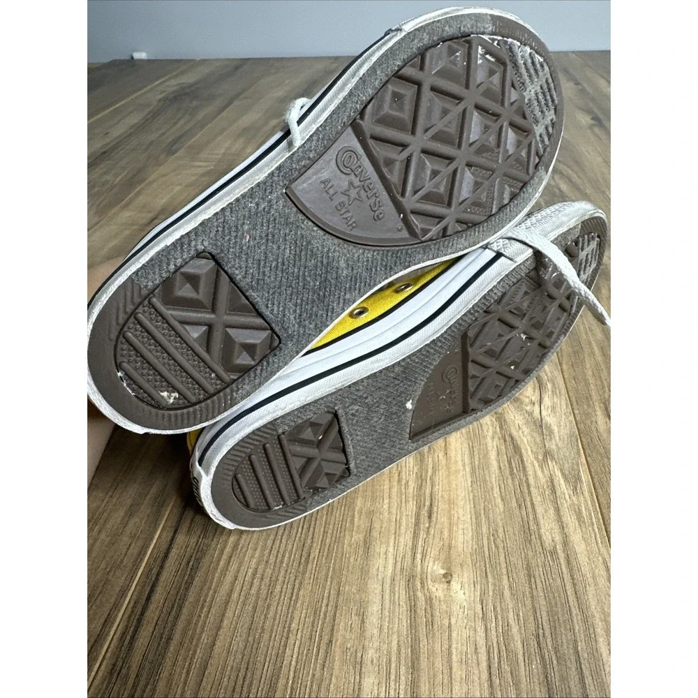 Chick Taylor Converse Kids‎ Size 3 High top Sneakers Yellow